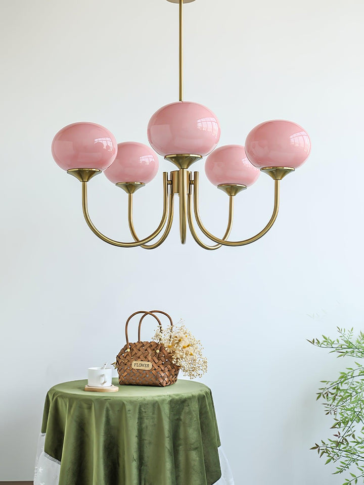 LumiRosé: Lampadario Designer con finitura dorata e paralumi in vetro