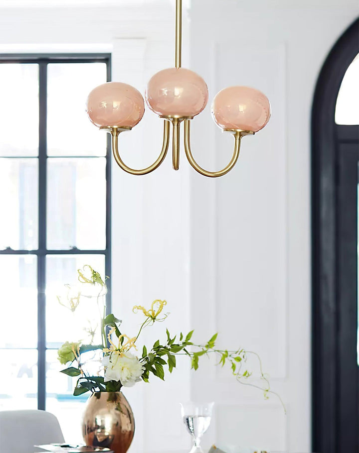 LumiRosé: Lampadario Designer con finitura dorata e paralumi in vetro