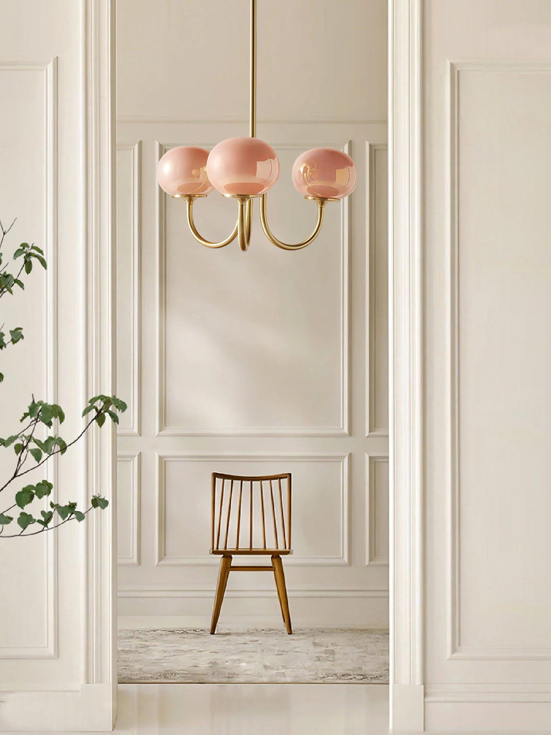 LumiRosé: Lampadario Designer con finitura dorata e paralumi in vetro