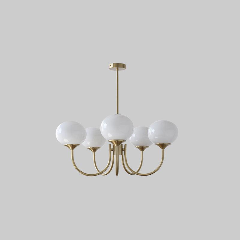 LumiRosé: Lampadario di design con finitura dorata e paralumi in vetro
