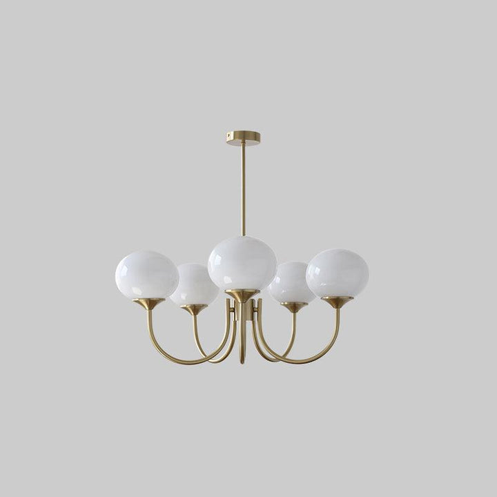 LumiRosé: Lampadario di design con finitura dorata e paralumi in vetro