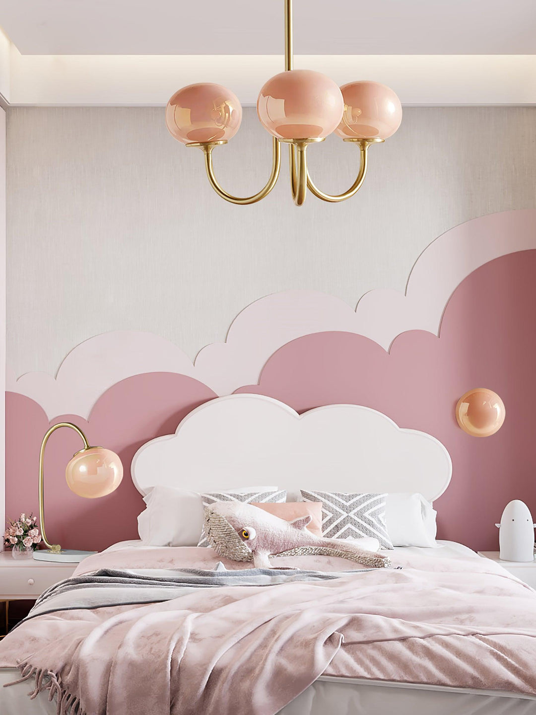 LumiRosé: Lampadario di design con finitura dorata e paralumi in vetro