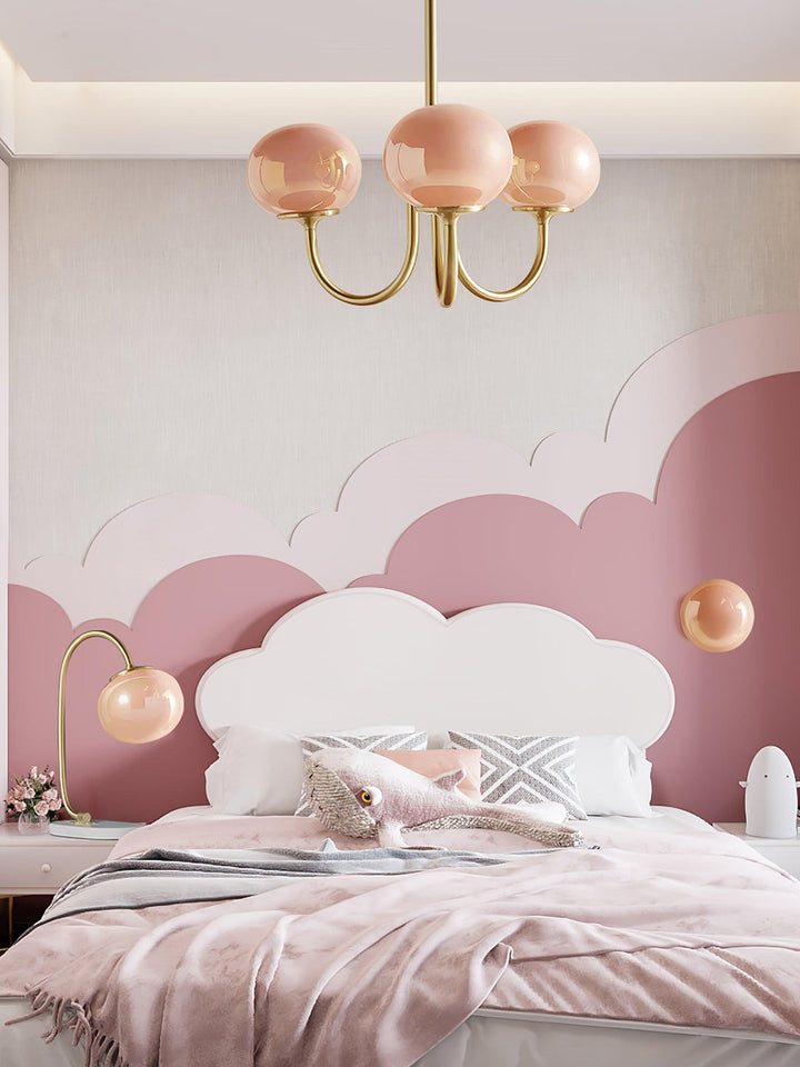 LumiRosé: Lampadario di design con finitura dorata e paralumi in vetro