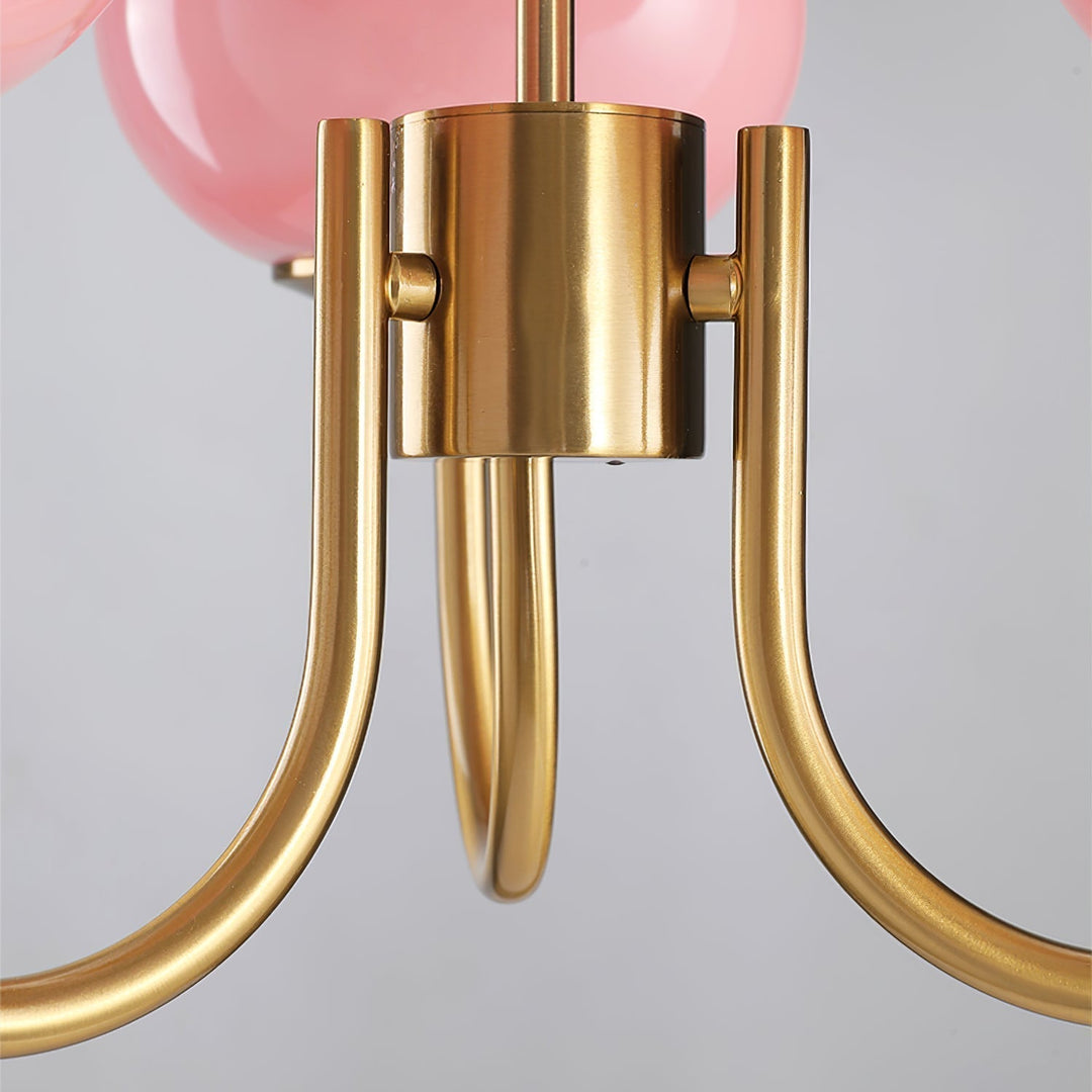 LumiRosé: Lampadario Designer con finitura dorata e paralumi in vetro