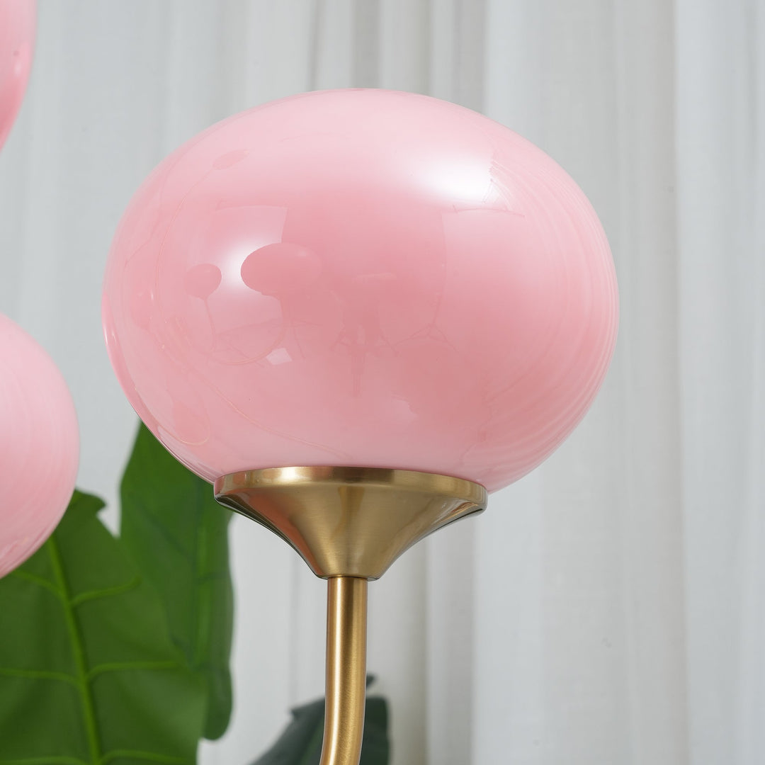 LumiRosé: Lampadario Designer con finitura dorata e paralumi in vetro