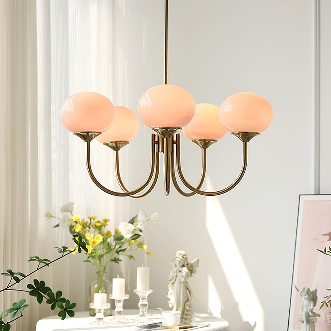 LumiRosé: Lampadario Designer con finitura dorata e paralumi in vetro