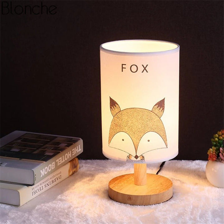 LumiTier: Lampada da tavolo con base in legno e motivi animali – Luce decorativa per camerette e soggiorni