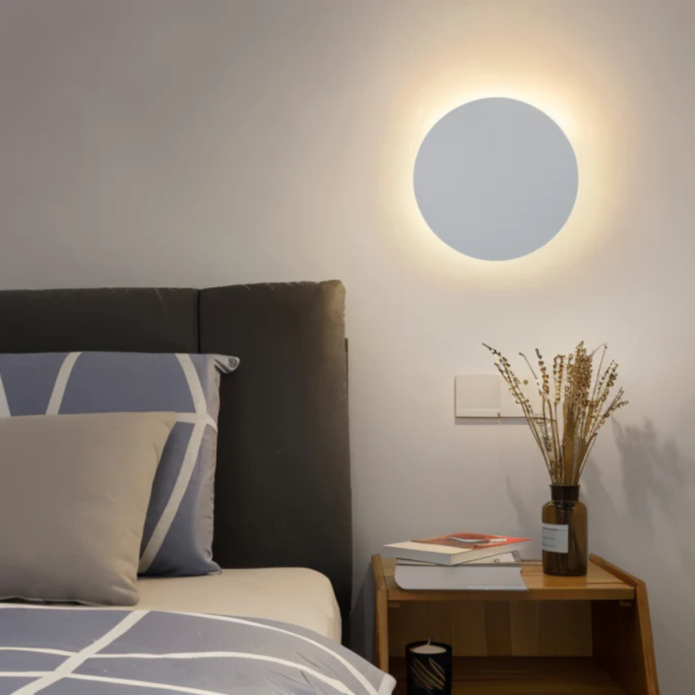 LumoLite: Applique LED rotonda in ferro con luce bianca calda e design moderno – per soggiorno e camera da letto