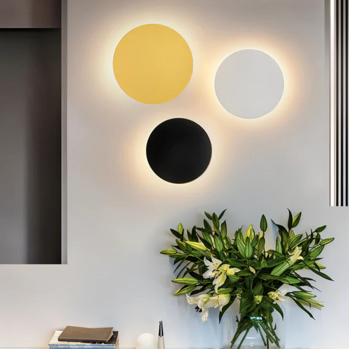 LumoLite: Applique LED rotonda in ferro con luce bianca calda e design moderno – per soggiorno e camera da letto