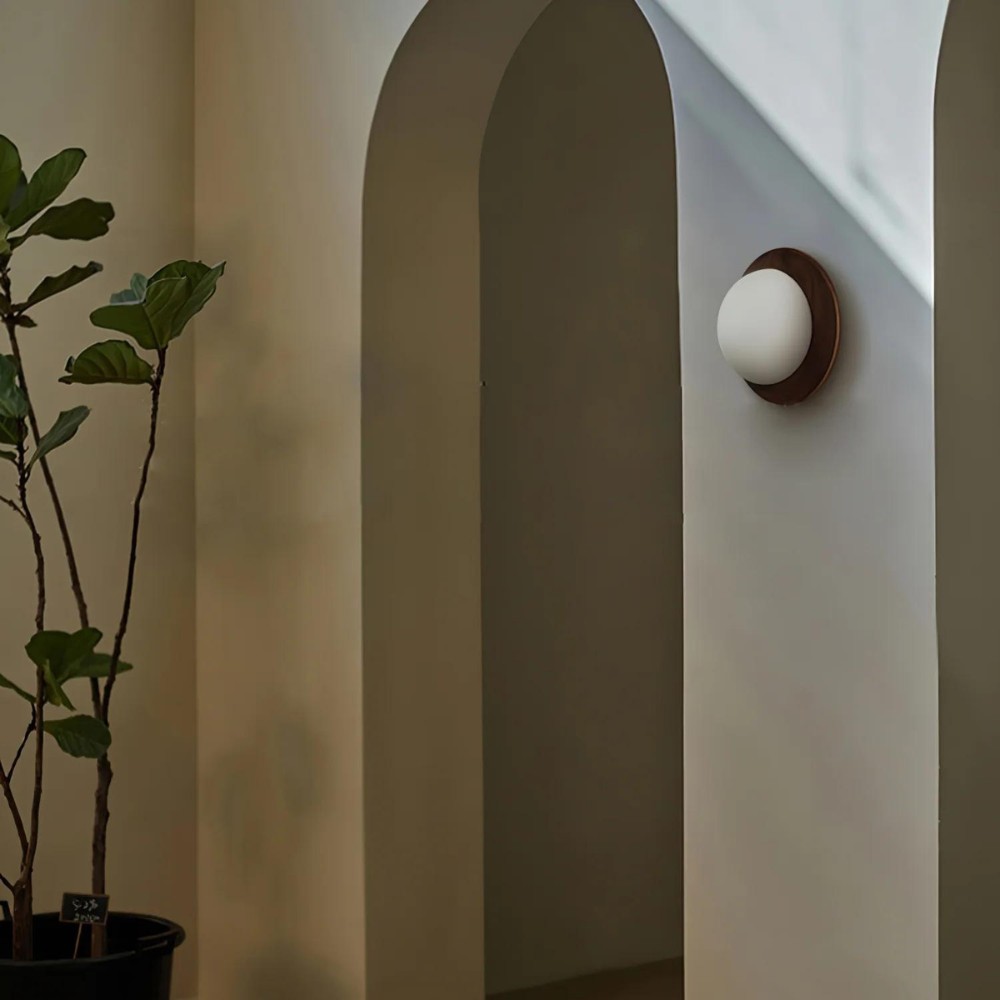 LumoNordic: Elegante Applique LED 1-fiamma con base in legno e sfera di vetro – ideale per soggiorno e ingresso