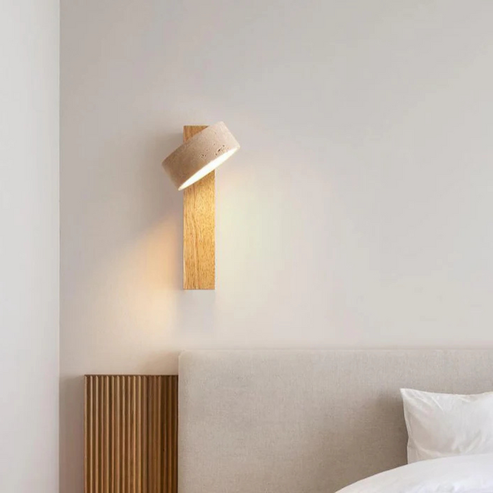 LumoTerra: Elegante Applique LED 1-fiamma in Pietra Naturale Travertino e Legno – per Soggiorno e Corridoio