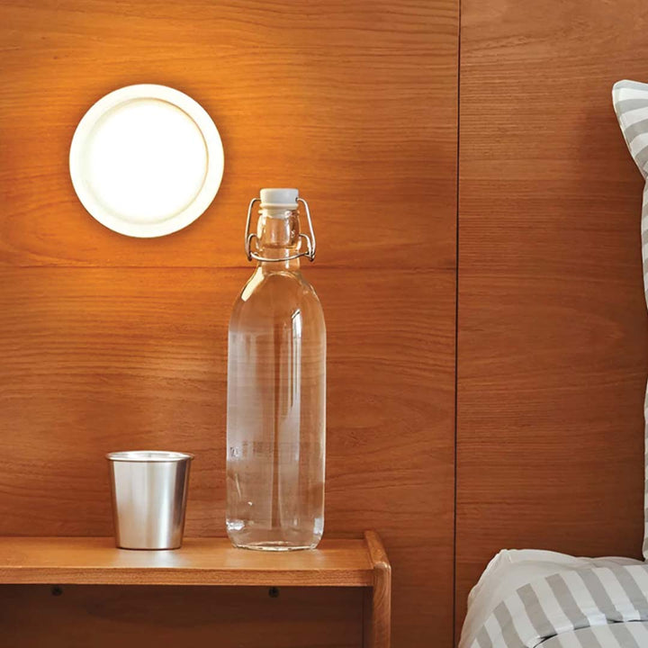 LumoWand: Moderno Applique LED con design elegante per soggiorno e camera da letto