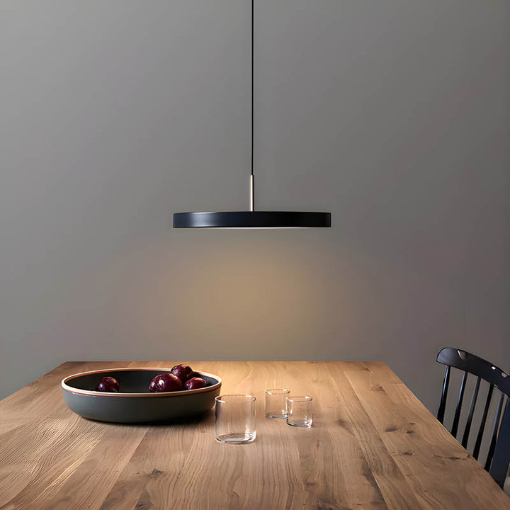 Lumora: Lampada a sospensione LED piatta in alluminio con schermo in acrilico a forma di UFO – per ambienti moderni