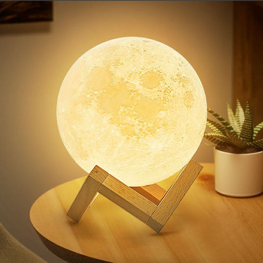 LunaGlanz: Lampada LED a forma di Luna – Senza fili, Dimmerabile e Ricaricabile con Telecomando e Base in Legno