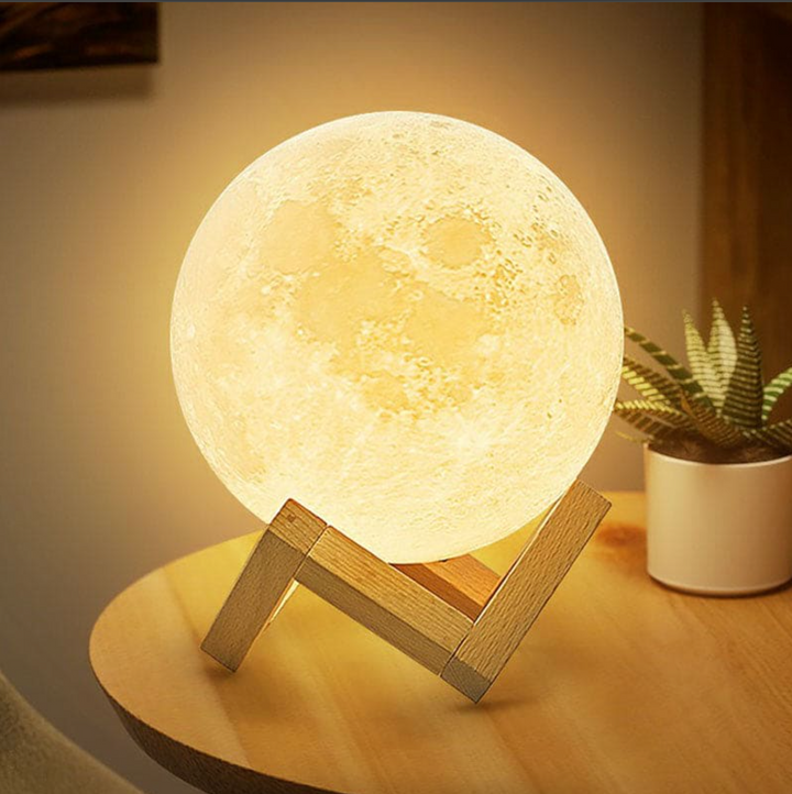 LunaGlanz: Lampada LED a forma di Luna – Senza fili, Dimmerabile e Ricaricabile con Telecomando e Base in Legno