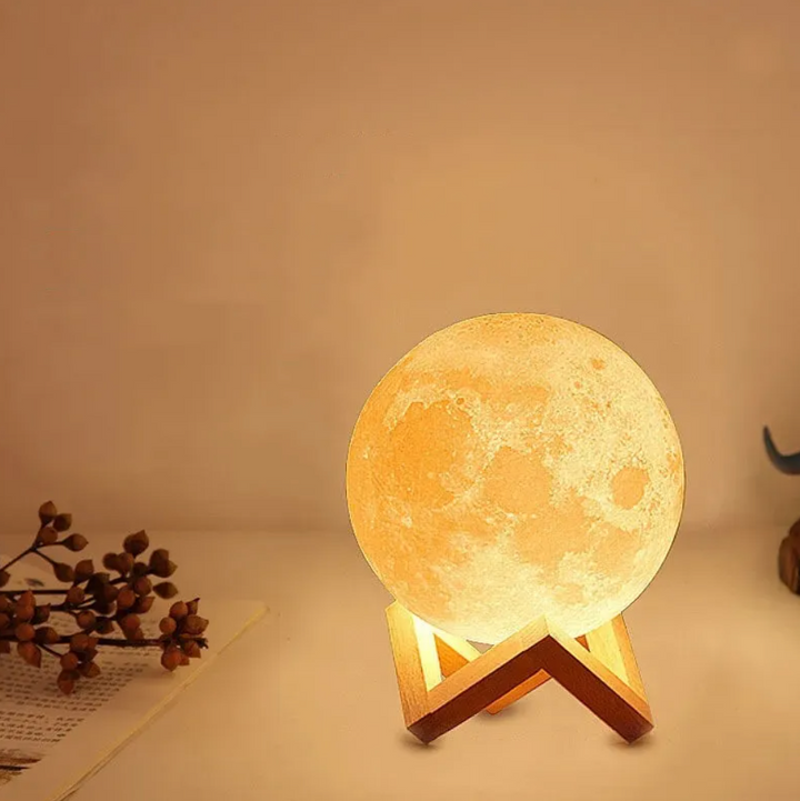 LunaGlanz: Lampada LED a forma di Luna – Senza fili, Dimmerabile e Ricaricabile con Telecomando e Base in Legno