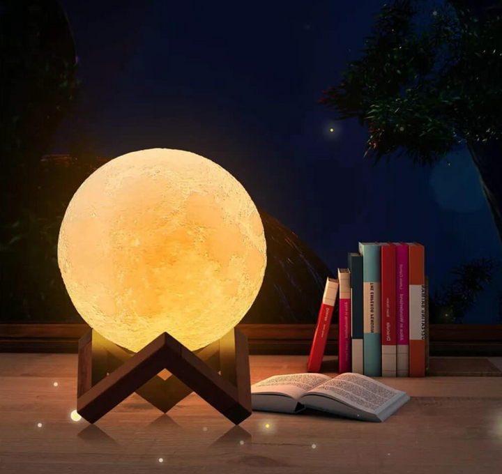 LunaGlanz: Lampada LED a forma di Luna – Senza fili, Dimmerabile e Ricaricabile con Telecomando e Base in Legno