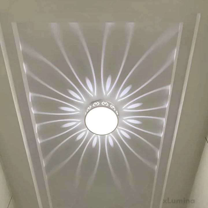 Moderna lampada da soffitto LED a risparmio energetico