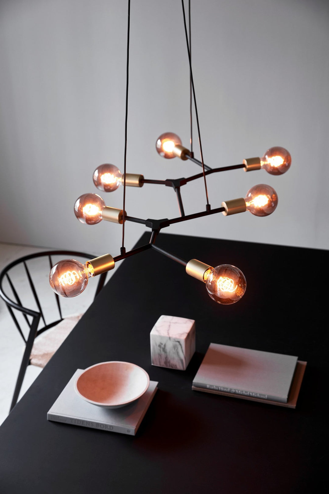 Lampadario a sospensione Josefine 7 Island, Nero/Ottone