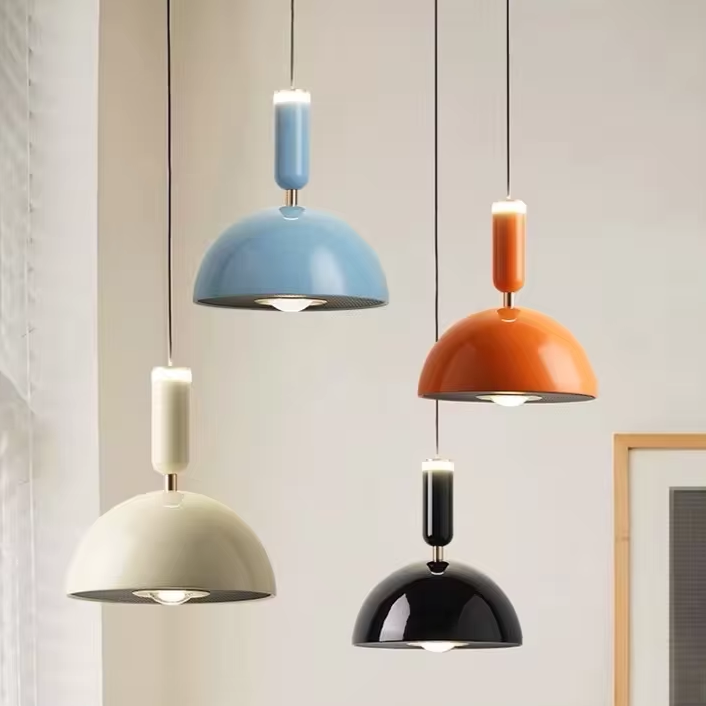Macarona: Lampada a sospensione LED in alluminio e acrilico a forma di macaron – per ambienti moderni e giocosi