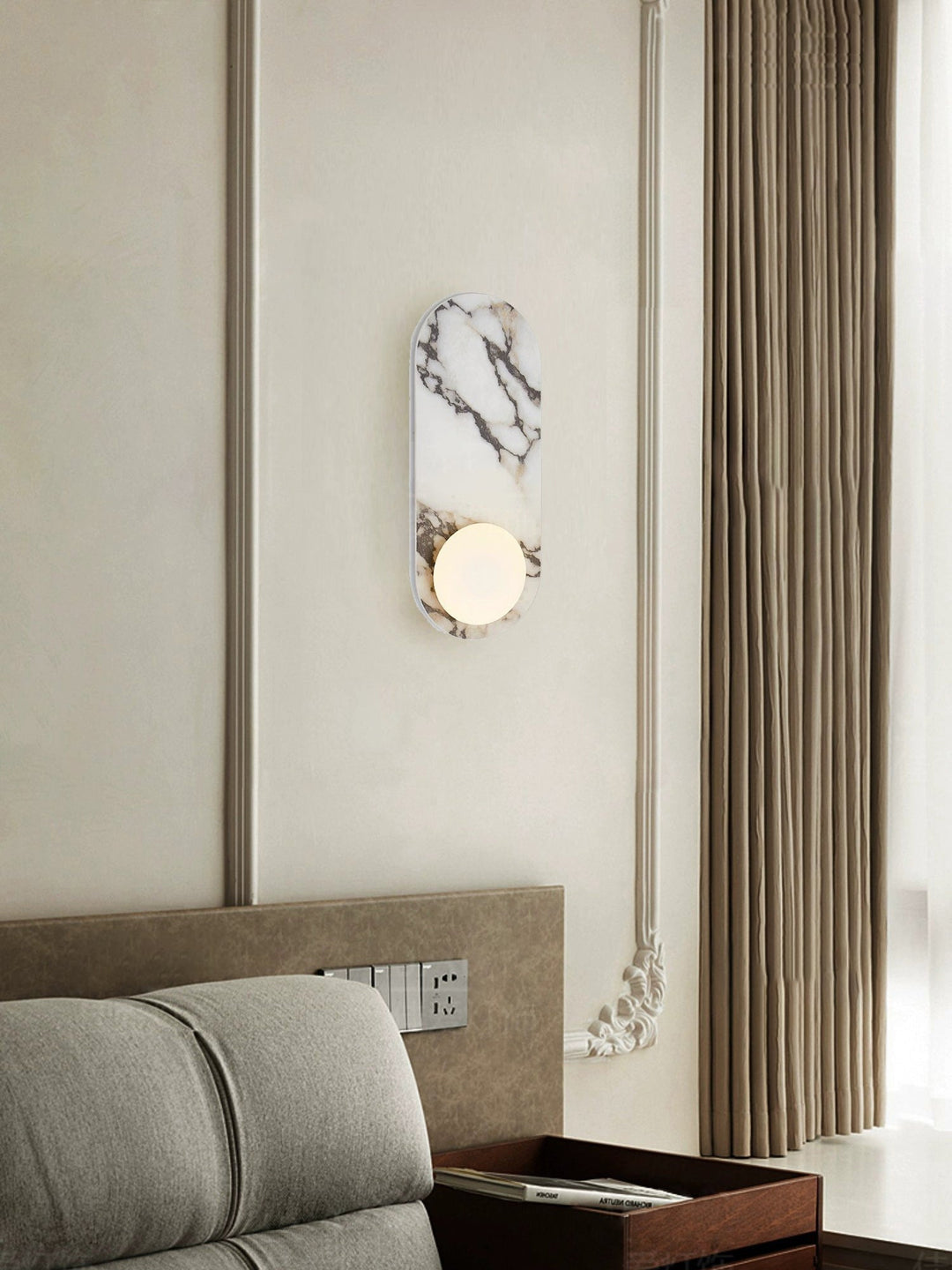 Marbellea: Applique in Marmo con Sfere di Vetro – Lampada da Parete dal Design Moderno per Soggiorno e Corridoio