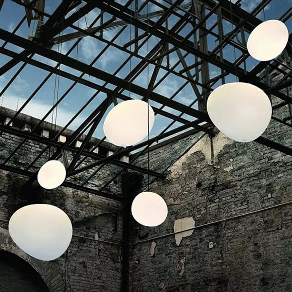 Bianco Latte – Lampada a sospensione in vetro satinato con accenti metallici – per soggiorno e sala da pranzo