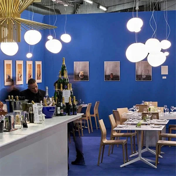Bianco Latte – Lampada a sospensione in vetro satinato con accenti metallici – per soggiorno e sala da pranzo