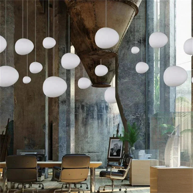 Bianco Latte – Lampada a sospensione in vetro satinato con accenti metallici – per soggiorno e sala da pranzo