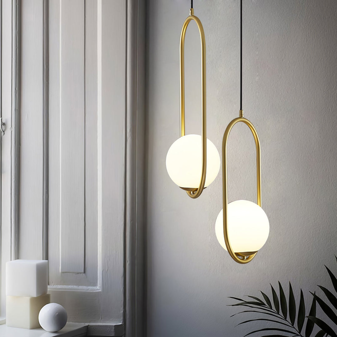 Milora: Lampada a sospensione in vetro e metallo con silhouette slanciata – per interni moderni