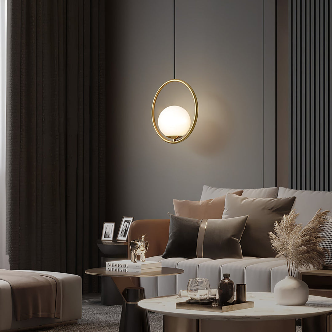 Milora: Lampada a sospensione in vetro e metallo con silhouette slanciata – per interni moderni