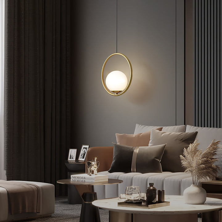 Milora: Lampada a sospensione in vetro e metallo con silhouette slanciata – per interni moderni