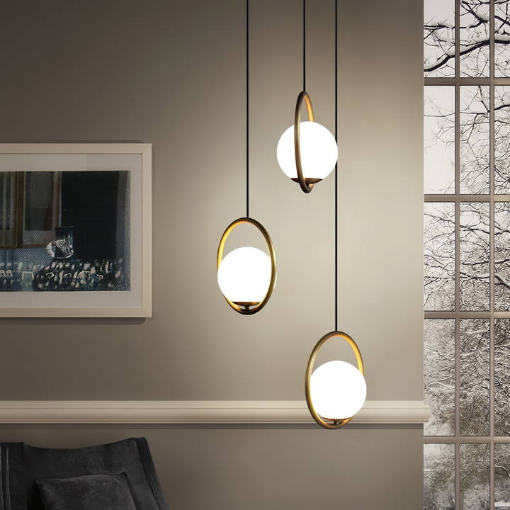 Milora: Lampada a sospensione in vetro e metallo con silhouette slanciata – per interni moderni