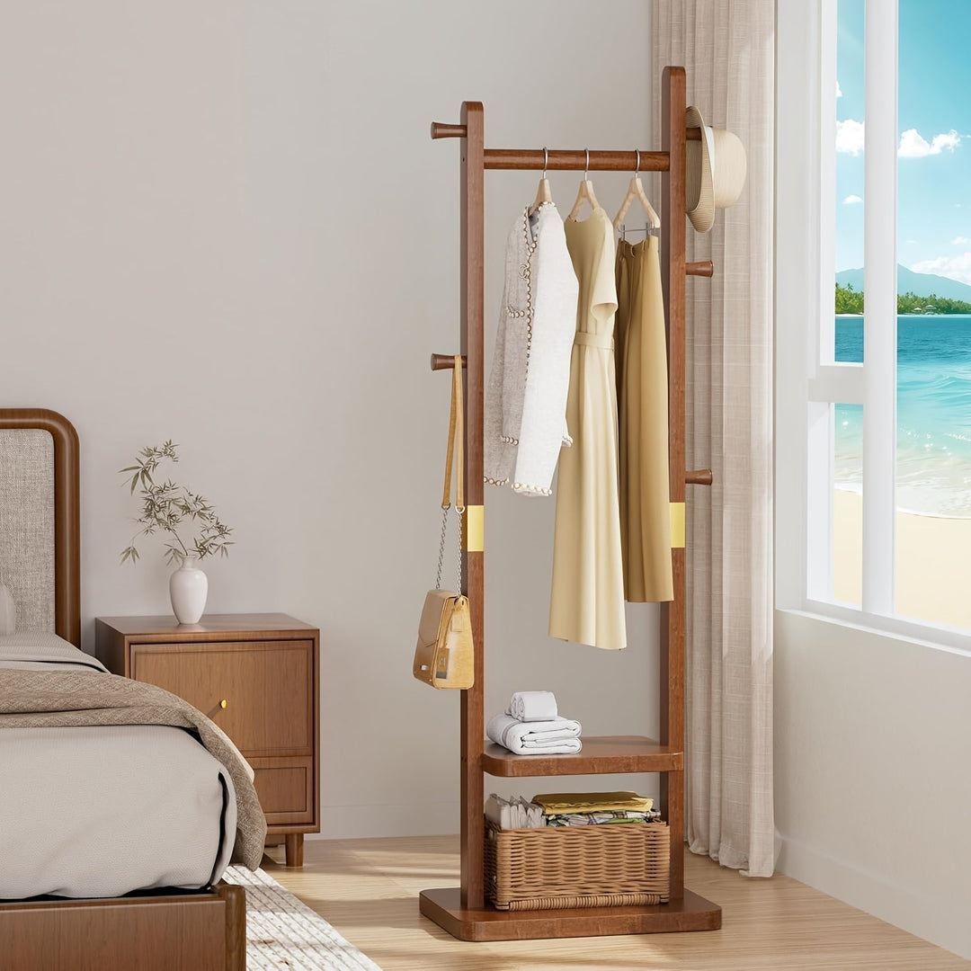 MobilHolz: Appendiabiti in legno – robusto appendiabiti in legno massello con ruote, poggiapiedi e mensole, decorativo per ingresso e camera da letto