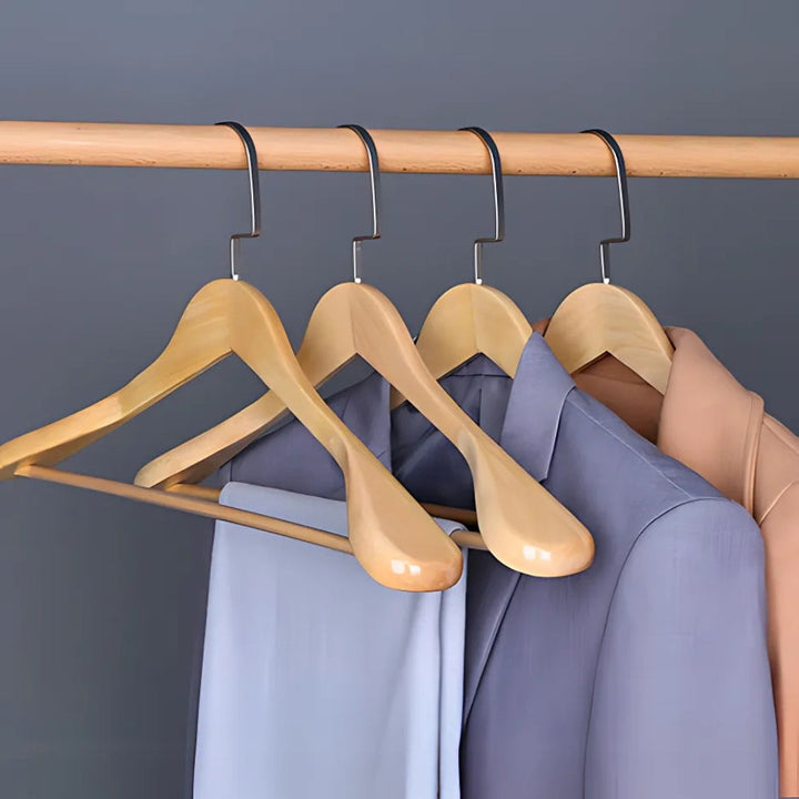 ModusAkzent: Grucce in legno – eleganti, stabili e versatili per abiti, camicie e cappotti