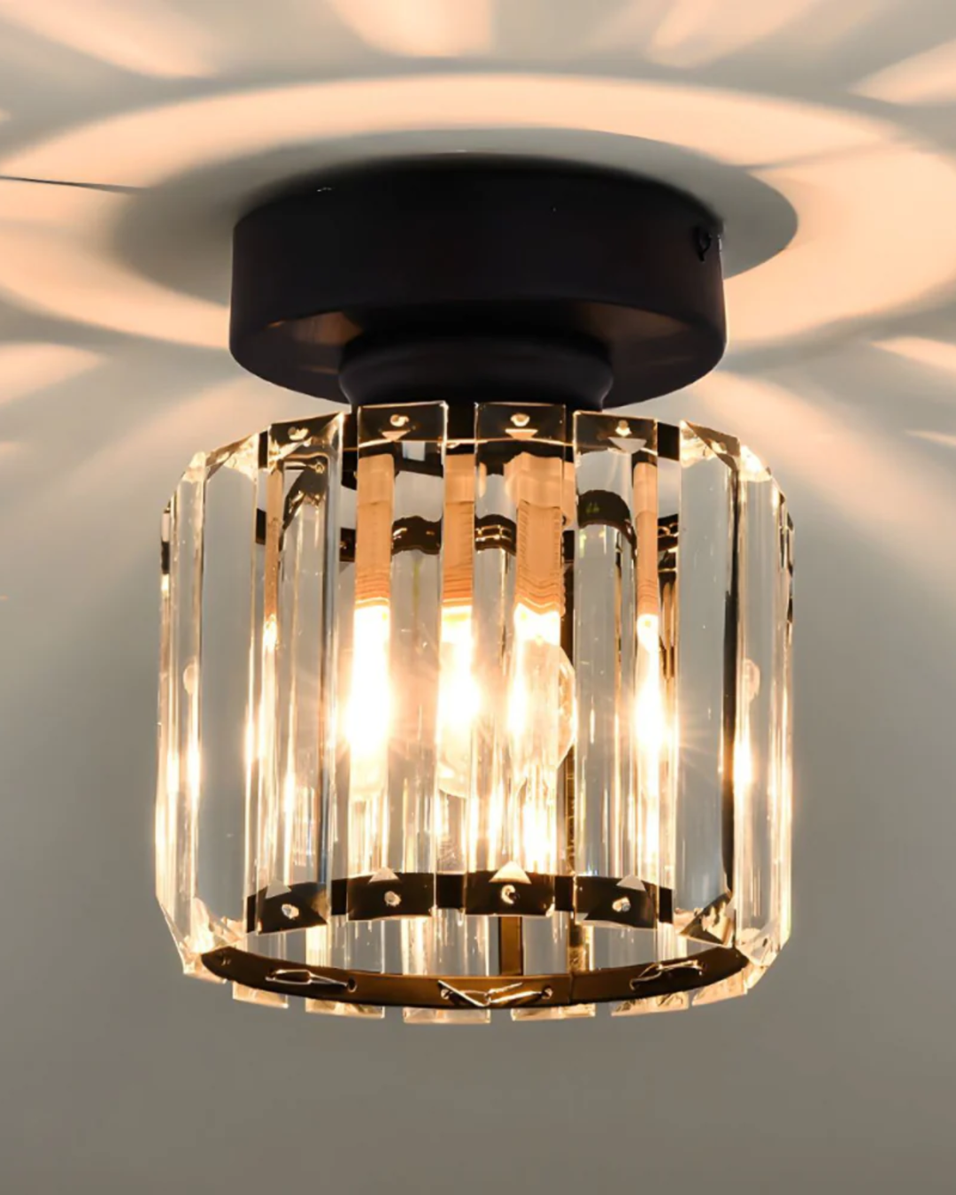NoireLuxe: Lampada da soffitto moderna nera con paralume in vetro sfaccettato e luce bianca calda – per sala da pranzo e corridoio