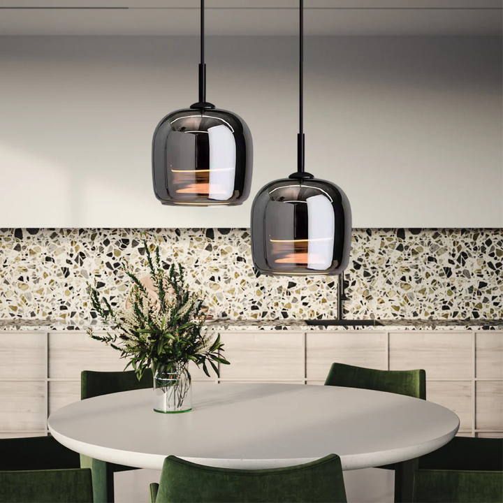 NordGlas: Lampada a sospensione in vetro nero dal design nordico – Moderno lampadario LED