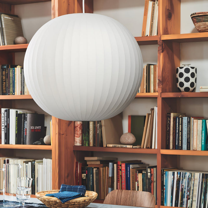 Nordelune: Lampada a sospensione con dettaglio in legno semilucido e paralume in tessuto bianco – per cucina e area colazione