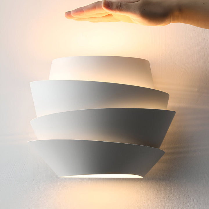 NordicGlow: Applique LED scandinava con doppio riflettore – Design minimalista per spazi eleganti