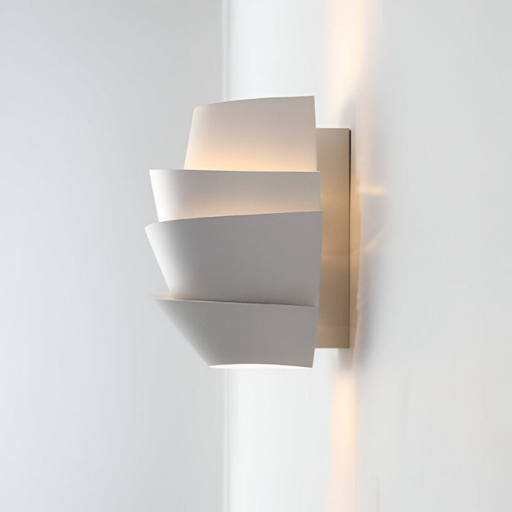 NordicGlow: Applique LED scandinava con doppio riflettore – Design minimalista per spazi eleganti