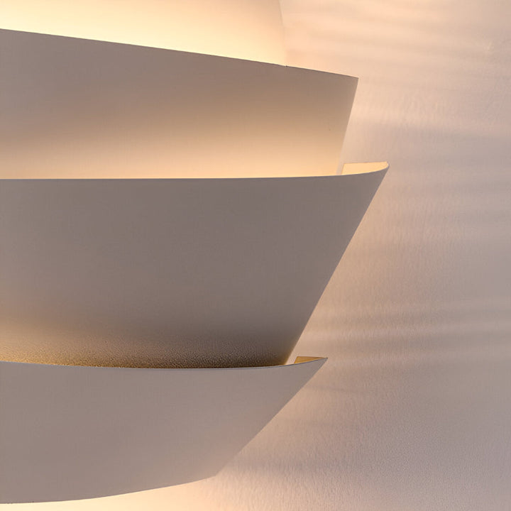 NordicGlow: Applique LED scandinava con doppio riflettore – Design minimalista per spazi eleganti