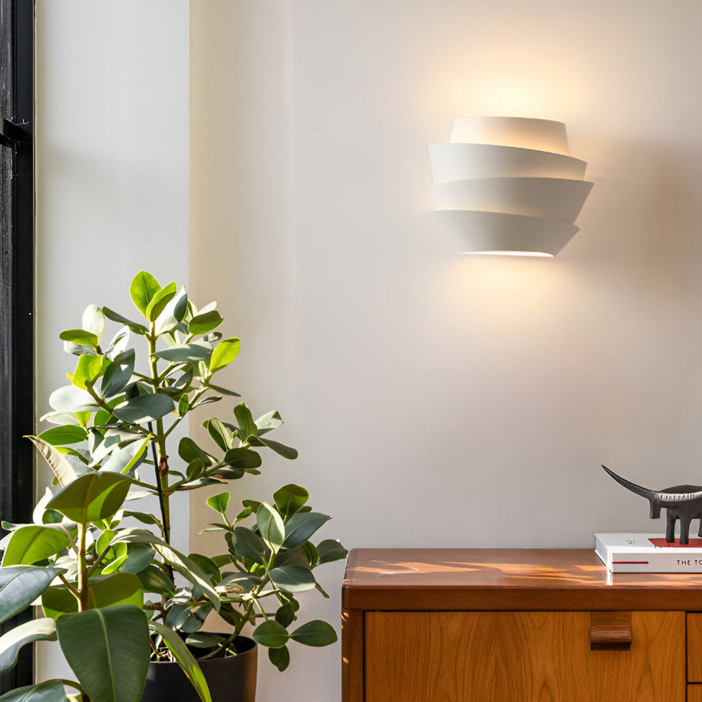 NordicGlow: Applique LED scandinava con doppio riflettore – Design minimalista per spazi eleganti