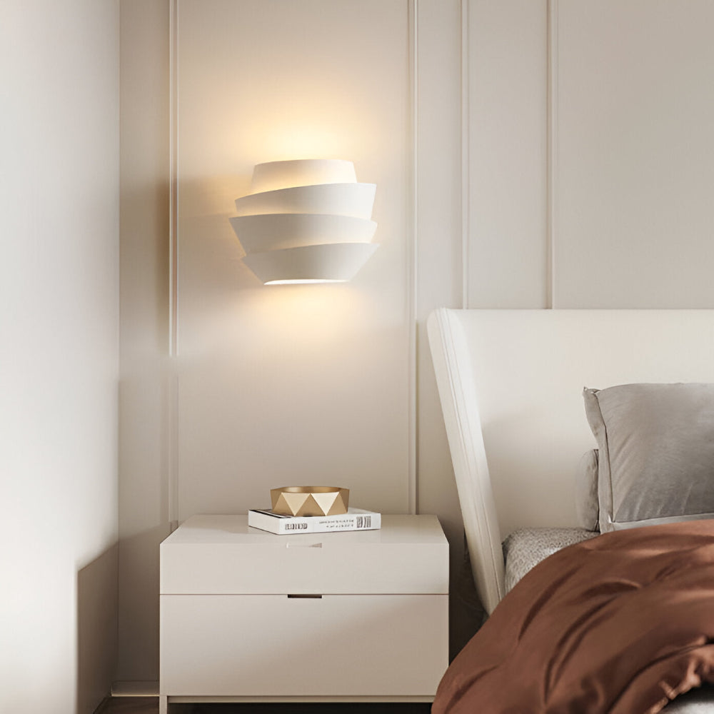 NordicGlow: Applique LED scandinava con doppio riflettore – Design minimalista per spazi eleganti