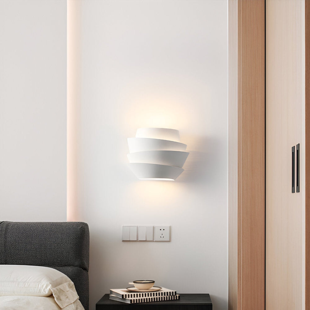 NordicGlow: Applique LED scandinava con doppio riflettore – Design minimalista per spazi eleganti