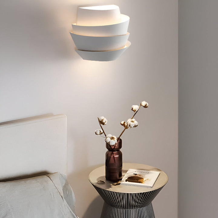 NordicGlow: Applique LED scandinava con doppio riflettore – Design minimalista per spazi eleganti