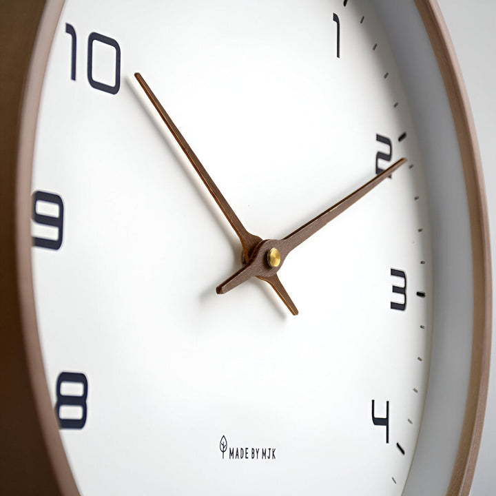 Norduhr: Orologio da parete rotondo in legno con movimento silenzioso e stile scandinavo – per ambienti moderni