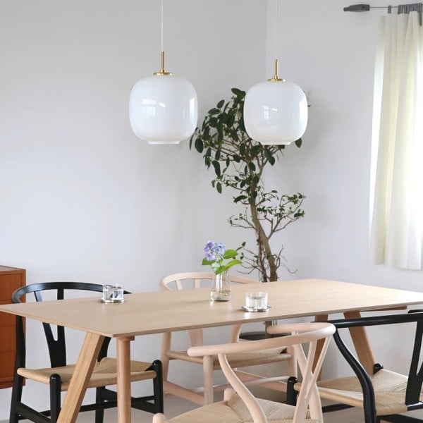 Nordvyn: Lampada a sospensione in vetro opalino scandinavo – Luce soffusa per soggiorno e sala da pranzo