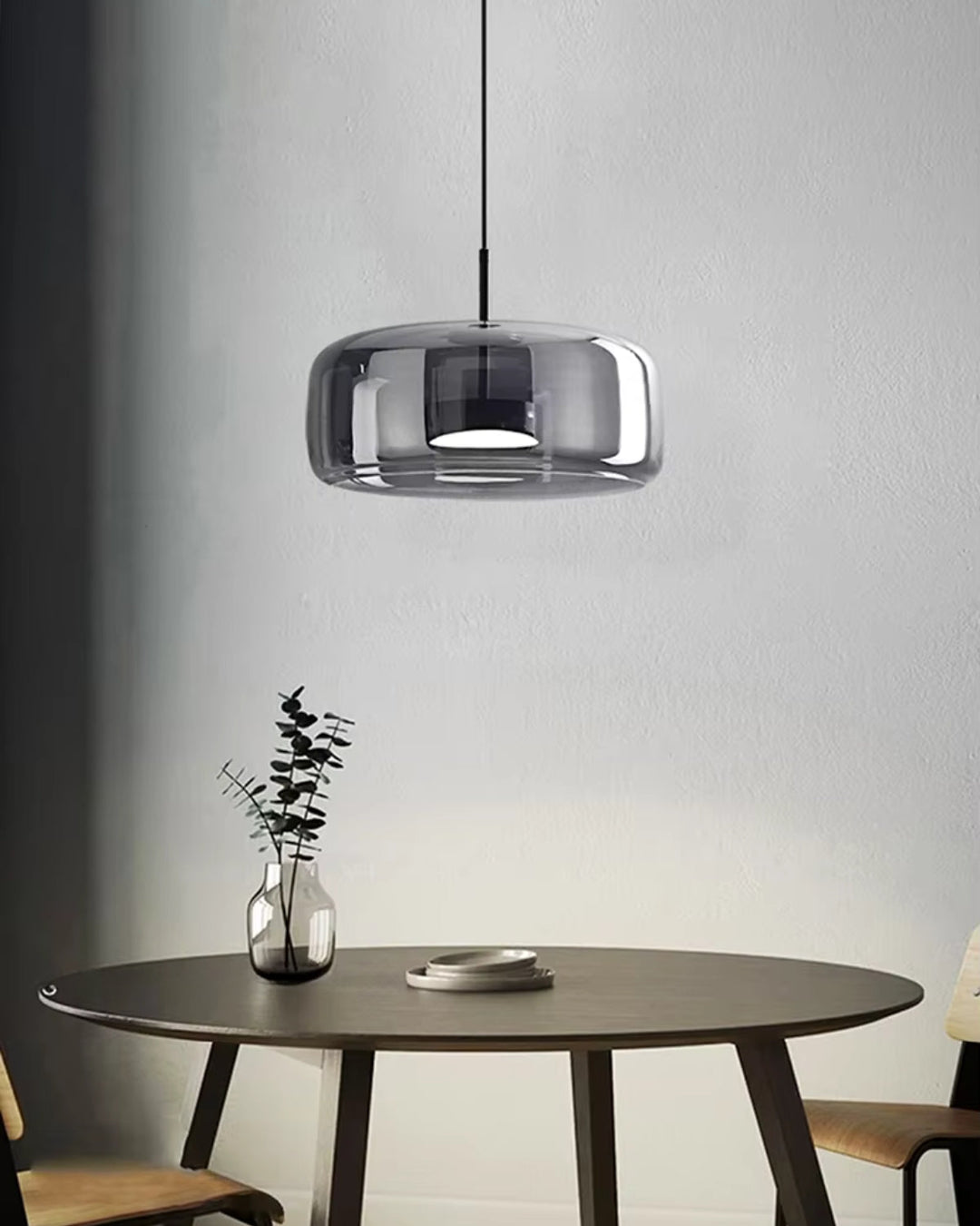 OmbraVetro: Lampada a sospensione di design in vetro fumé con luce LED bianco caldo – per soggiorno e zona pranzo