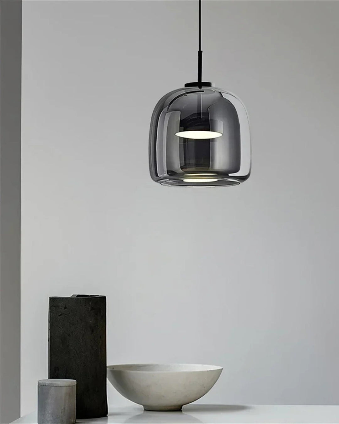 OmbraVetro: Lampada a sospensione di design in vetro fumé con luce LED bianco caldo – per soggiorno e zona pranzo