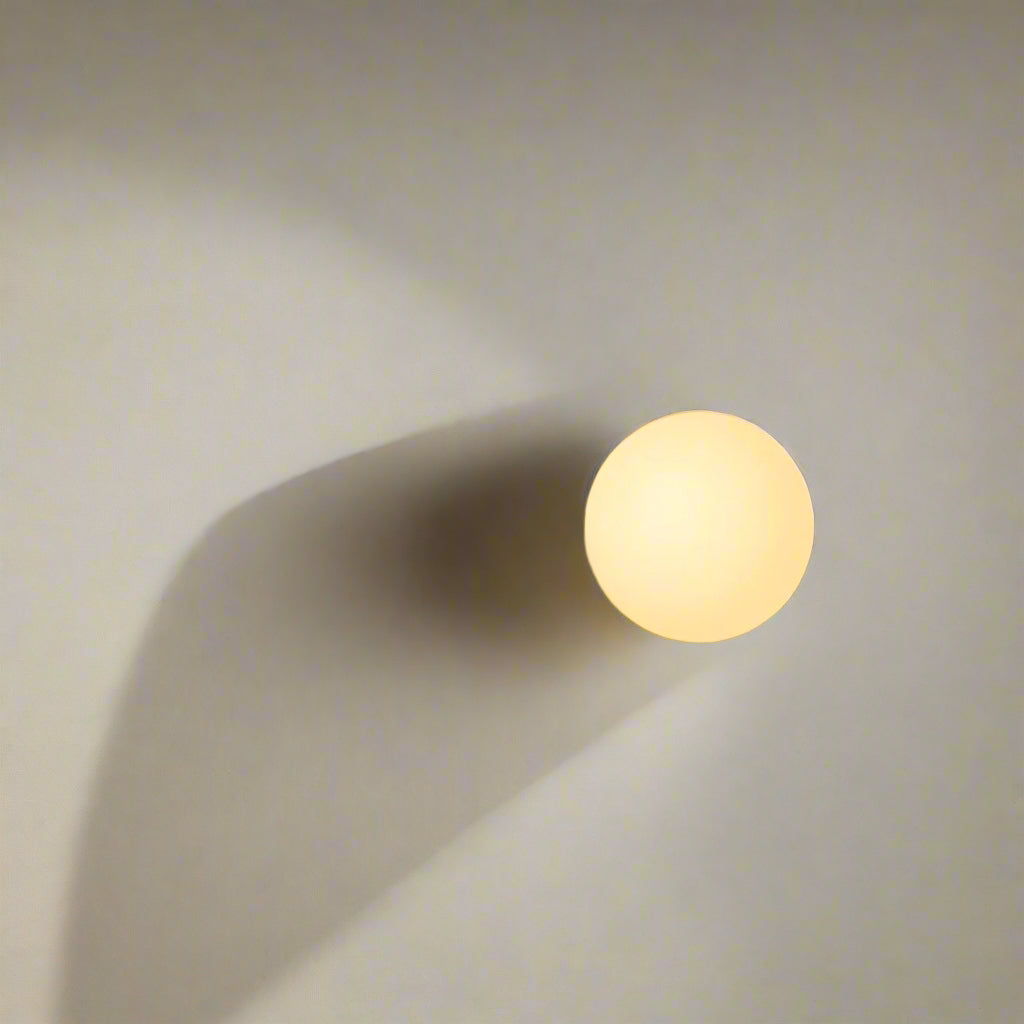 Orbique: Applique a Sfera Moderna – Lampada in Vetro Rotondo dal Design Minimalista