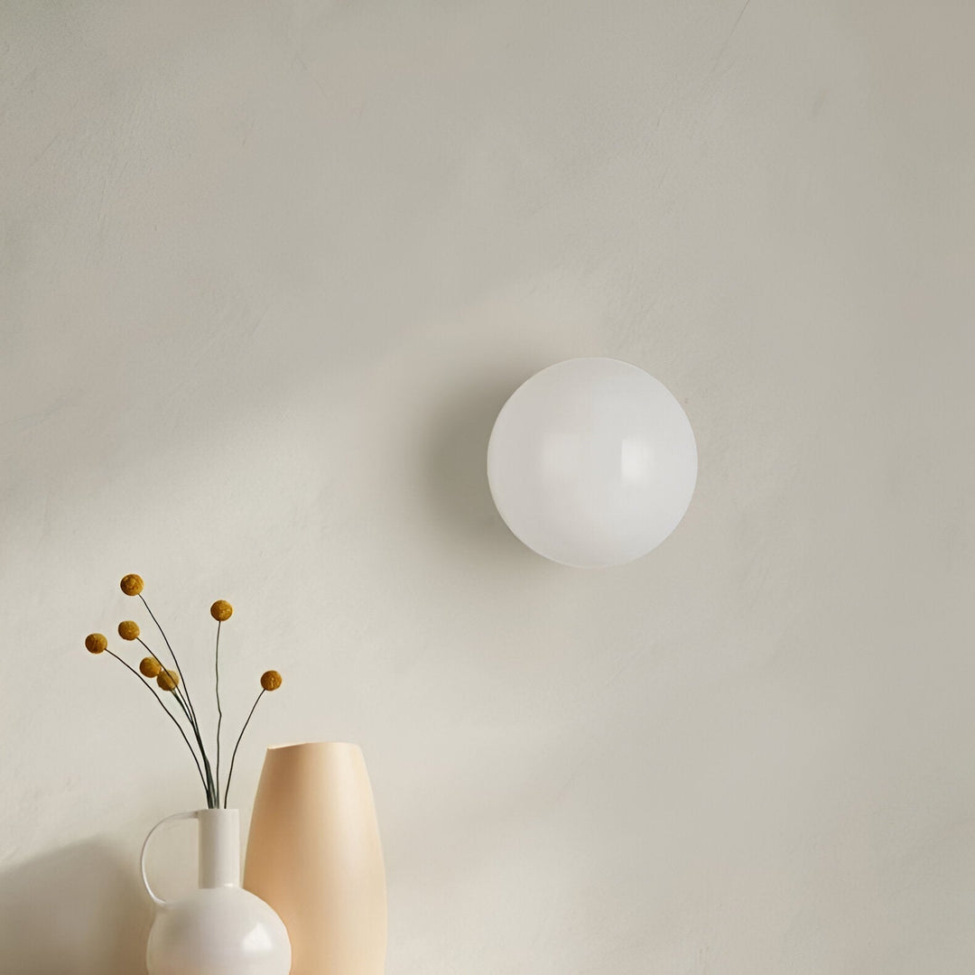 Orbique: Applique a Sfera Moderna – Lampada in Vetro Rotondo dal Design Minimalista